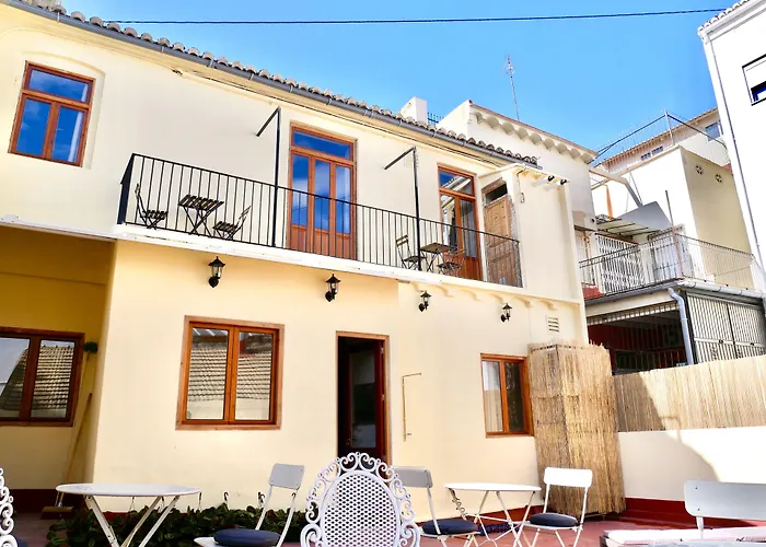 Bird HouseBed and Breakfast